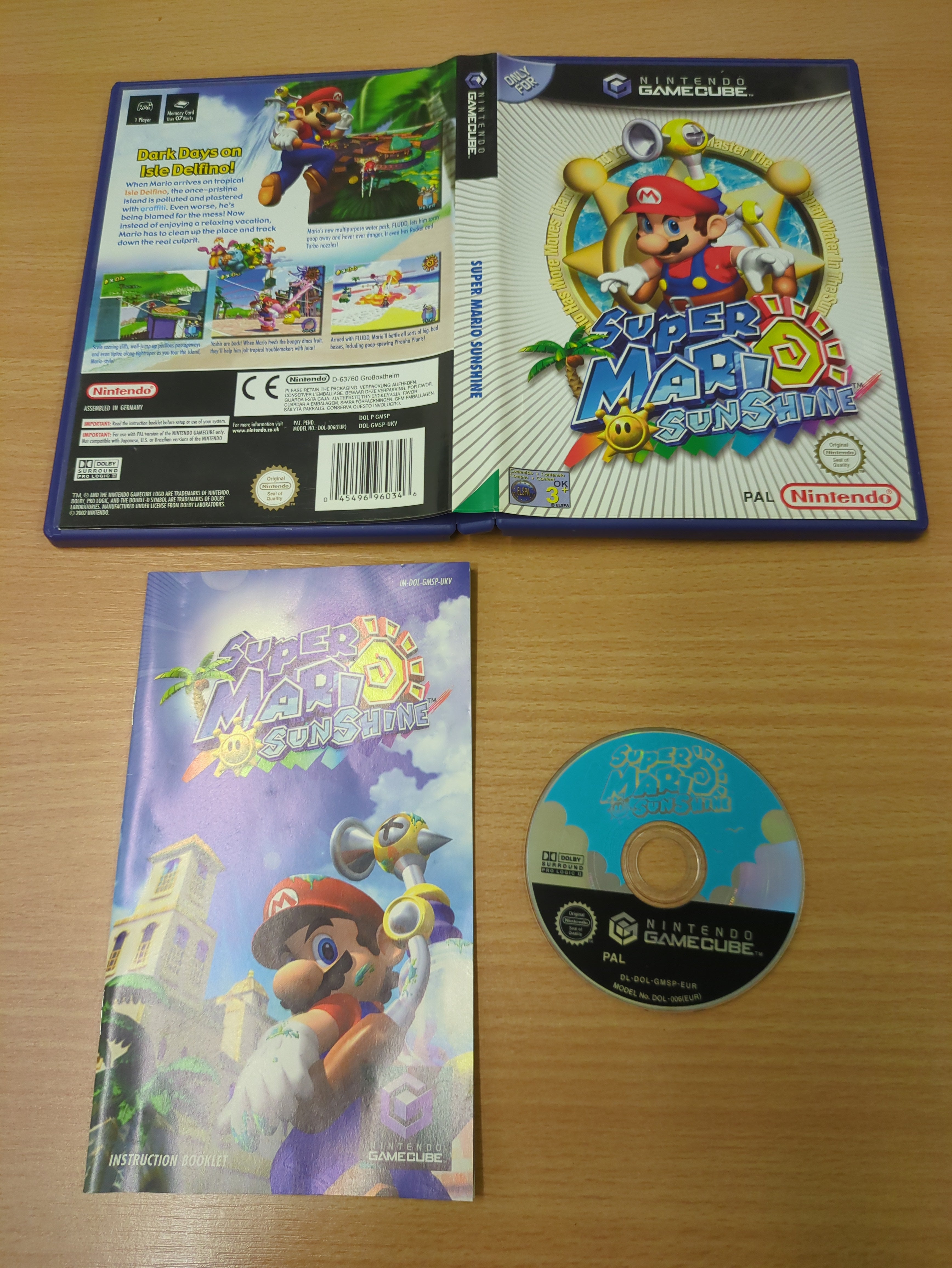 Super Mario Sunshine Nintendo GameCube game Super Mario Sunshine Nintendo GameCube game